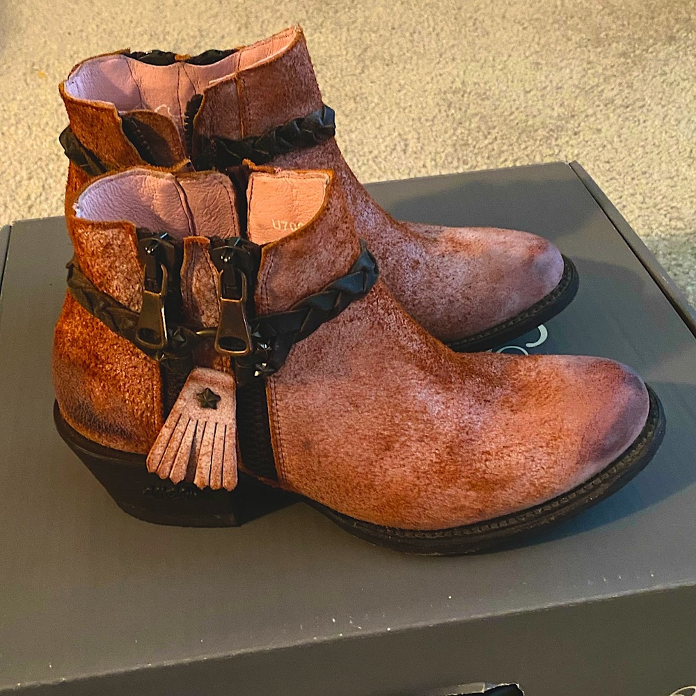 Miss Macie leather booties